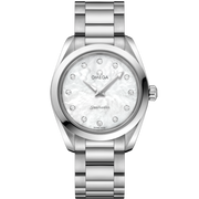 Quadrante in madreperla bianca con indici impreziositi da diamanti dell’Omega Seamaster Aqua Terra 150M Quartz 28 mm modello 220.10.28.60.55.001.